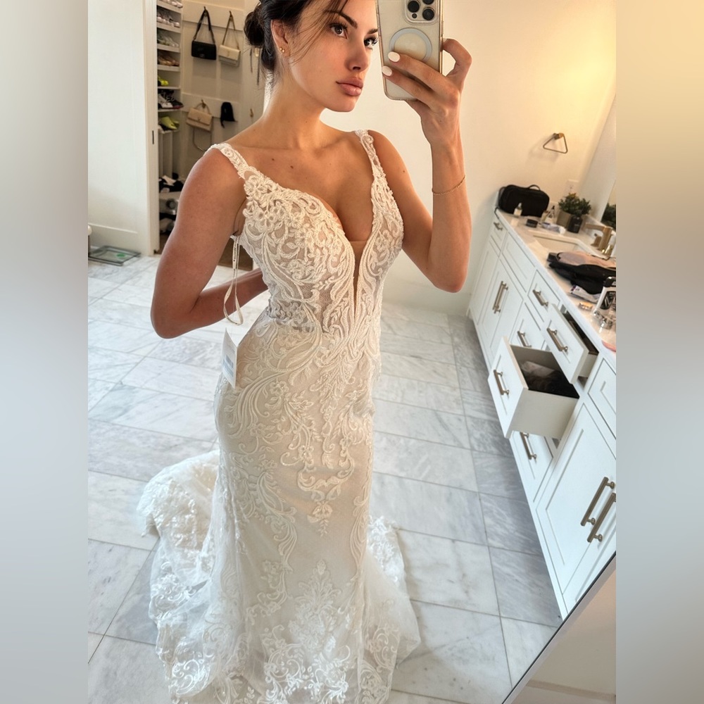 Brand new Maggie Sottero wedding dress- label size US 8, street size 4